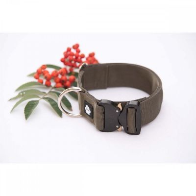 Salmiakkitassu Cobra-kaulapanta 40 mm, oliivi (45-74 cm)